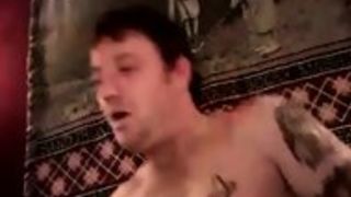 Щетинистый мужик ублажает приятеля минетом и трахом в анальную дырку